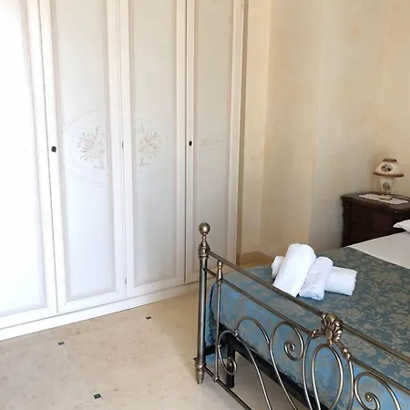 فندق مبيت وإفطار Belvedere Di Rita غالّيبولي