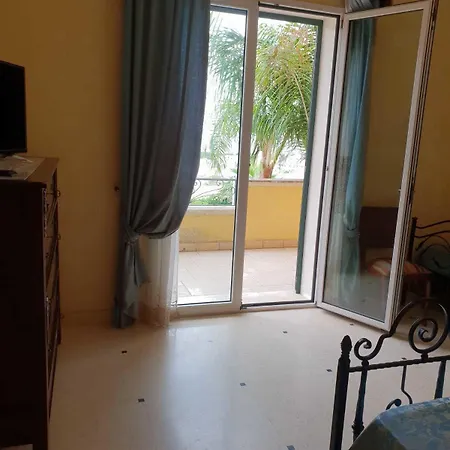 לינה וארוחת בוקר Belvedere Di Rita 3*