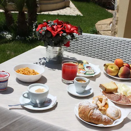 Belvedere Di Rita فندق مبيت وإفطار غالّيبولي