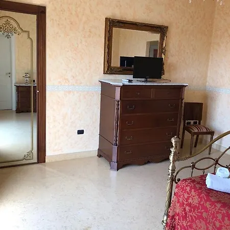 فندق مبيت وإفطار Belvedere Di Rita غالّيبولي